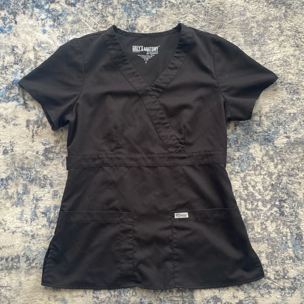 Small Grey’s Anatomy by Barco scrub top.
